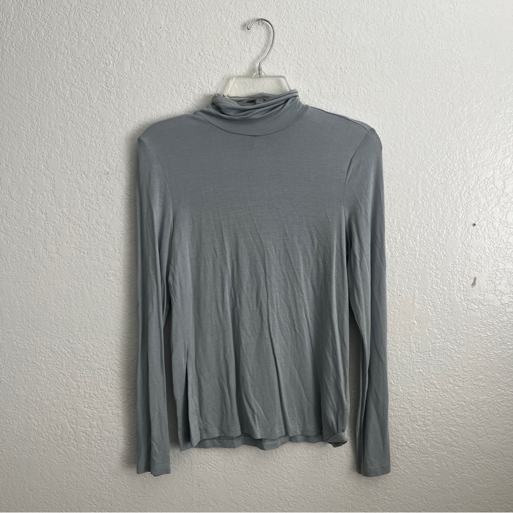 H&M Light Gray Long Sleeve Turtleneck Top